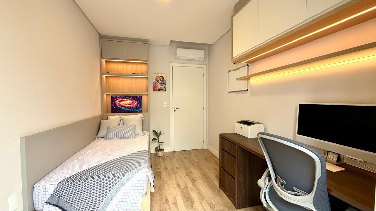 Dormitório planejado com home office